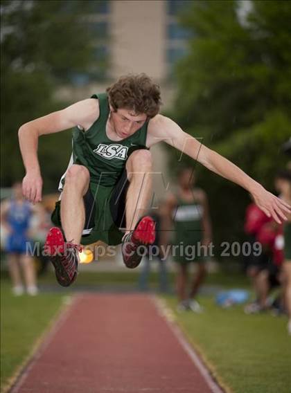 Thumbnail 3 in St. John's Finnegan Invitational photogallery.