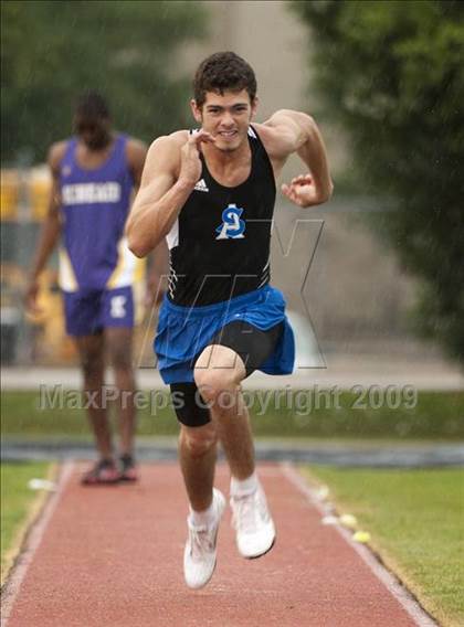 Thumbnail 1 in St. John's Finnegan Invitational photogallery.