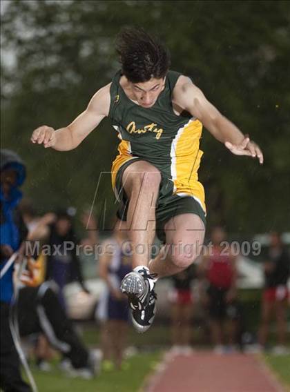 Thumbnail 2 in St. John's Finnegan Invitational photogallery.