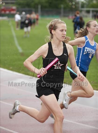 Thumbnail 1 in St. John's Finnegan Invitational photogallery.
