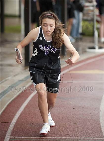 Thumbnail 2 in St. John's Finnegan Invitational photogallery.