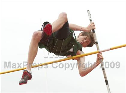 Thumbnail 2 in St. John's Finnegan Invitational photogallery.