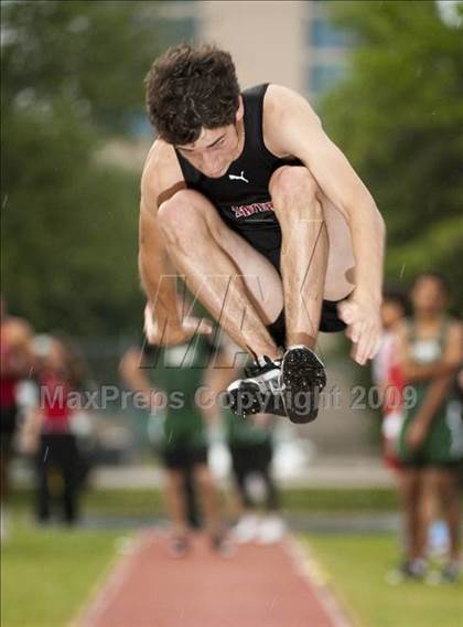 Thumbnail 2 in St. John's Finnegan Invitational photogallery.