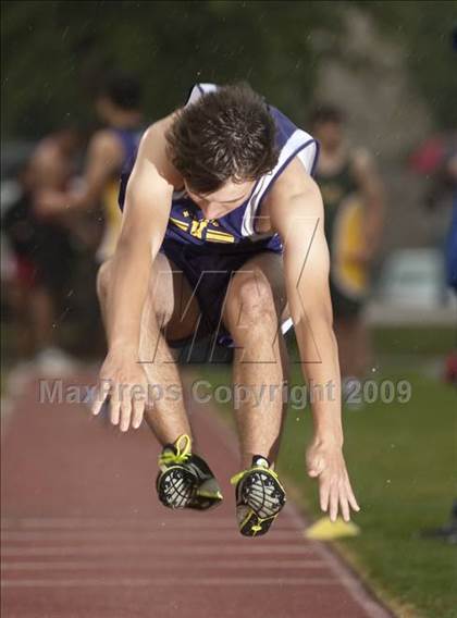 Thumbnail 3 in St. John's Finnegan Invitational photogallery.