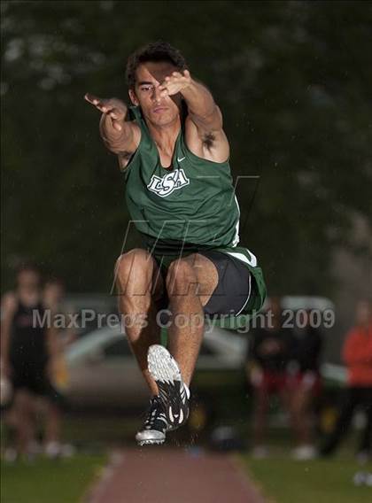 Thumbnail 1 in St. John's Finnegan Invitational photogallery.