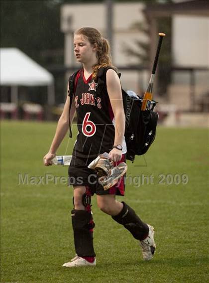 Thumbnail 2 in St. John's Finnegan Invitational photogallery.