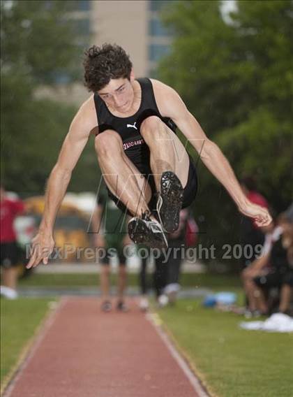 Thumbnail 2 in St. John's Finnegan Invitational photogallery.
