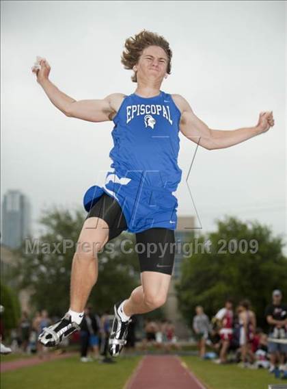 Thumbnail 2 in St. John's Finnegan Invitational photogallery.