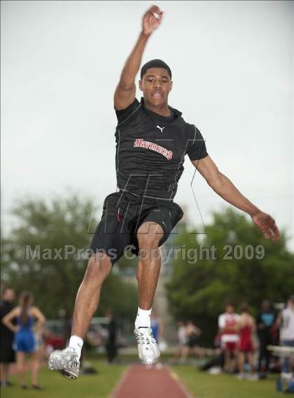 Thumbnail 3 in St. John's Finnegan Invitational photogallery.