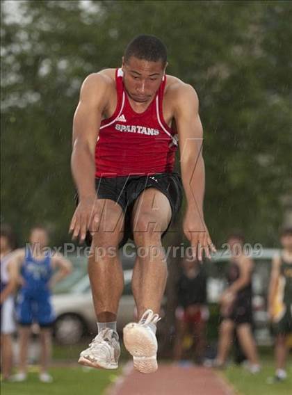 Thumbnail 2 in St. John's Finnegan Invitational photogallery.