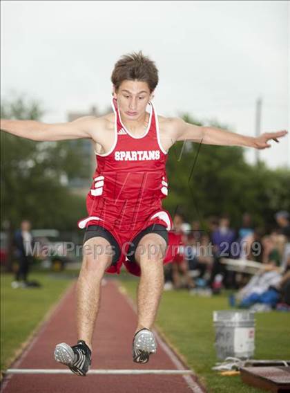 Thumbnail 1 in St. John's Finnegan Invitational photogallery.