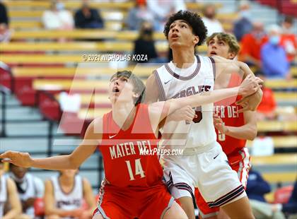 Thumbnail 3 in Capistrano Valley Christian vs. Mater Dei (Mater Dei Extravaganza) photogallery.