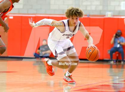 Thumbnail 2 in Capistrano Valley Christian vs. Mater Dei (Mater Dei Extravaganza) photogallery.