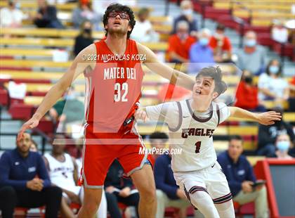 Thumbnail 2 in Capistrano Valley Christian vs. Mater Dei (Mater Dei Extravaganza) photogallery.