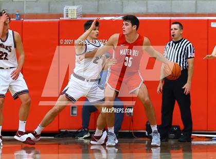 Thumbnail 1 in Capistrano Valley Christian vs. Mater Dei (Mater Dei Extravaganza) photogallery.
