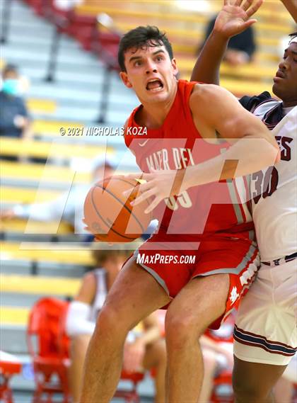 Thumbnail 1 in Capistrano Valley Christian vs. Mater Dei (Mater Dei Extravaganza) photogallery.