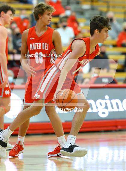 Thumbnail 1 in Capistrano Valley Christian vs. Mater Dei (Mater Dei Extravaganza) photogallery.