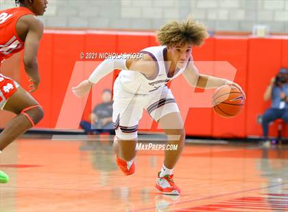 Thumbnail 1 in Capistrano Valley Christian vs. Mater Dei (Mater Dei Extravaganza) photogallery.