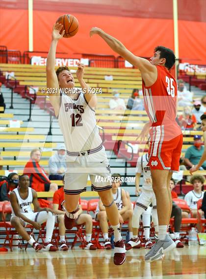 Thumbnail 3 in Capistrano Valley Christian vs. Mater Dei (Mater Dei Extravaganza) photogallery.