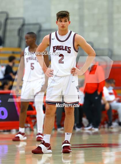 Thumbnail 3 in Capistrano Valley Christian vs. Mater Dei (Mater Dei Extravaganza) photogallery.