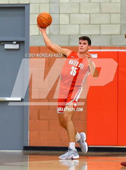 Thumbnail 2 in Capistrano Valley Christian vs. Mater Dei (Mater Dei Extravaganza) photogallery.