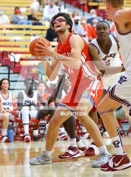 Thumbnail 3 in Capistrano Valley Christian vs. Mater Dei (Mater Dei Extravaganza) photogallery.