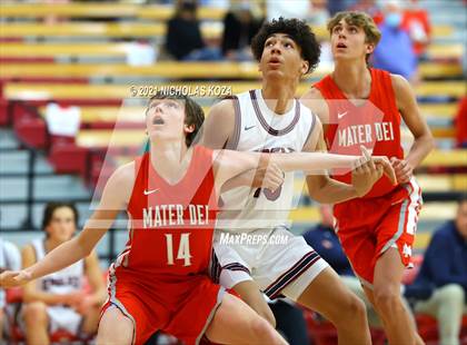 Thumbnail 2 in Capistrano Valley Christian vs. Mater Dei (Mater Dei Extravaganza) photogallery.