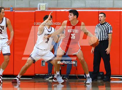 Thumbnail 2 in Capistrano Valley Christian vs. Mater Dei (Mater Dei Extravaganza) photogallery.