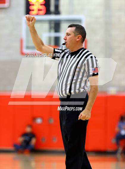 Thumbnail 3 in Capistrano Valley Christian vs. Mater Dei (Mater Dei Extravaganza) photogallery.