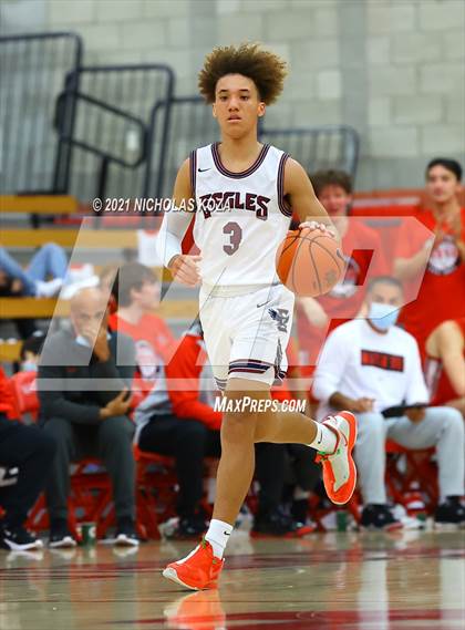 Thumbnail 1 in Capistrano Valley Christian vs. Mater Dei (Mater Dei Extravaganza) photogallery.
