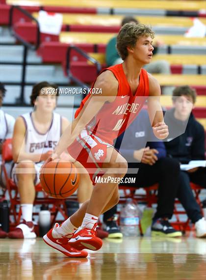 Thumbnail 1 in Capistrano Valley Christian vs. Mater Dei (Mater Dei Extravaganza) photogallery.