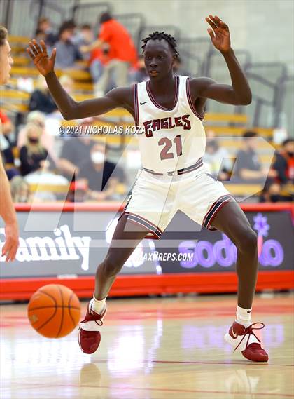 Thumbnail 3 in Capistrano Valley Christian vs. Mater Dei (Mater Dei Extravaganza) photogallery.