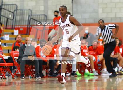 Thumbnail 3 in Capistrano Valley Christian vs. Mater Dei (Mater Dei Extravaganza) photogallery.