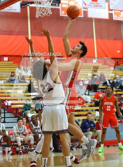 Thumbnail 1 in Capistrano Valley Christian vs. Mater Dei (Mater Dei Extravaganza) photogallery.