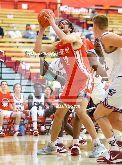 Thumbnail 1 in Capistrano Valley Christian vs. Mater Dei (Mater Dei Extravaganza) photogallery.