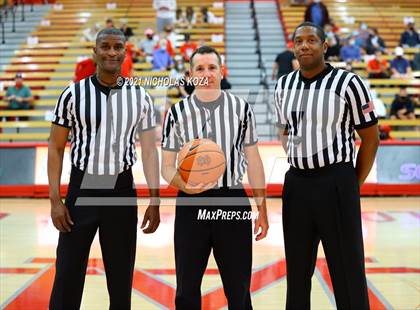Thumbnail 2 in Capistrano Valley Christian vs. Mater Dei (Mater Dei Extravaganza) photogallery.