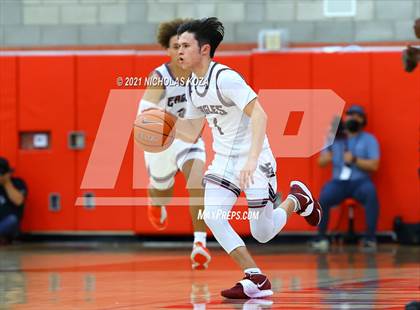 Thumbnail 3 in Capistrano Valley Christian vs. Mater Dei (Mater Dei Extravaganza) photogallery.