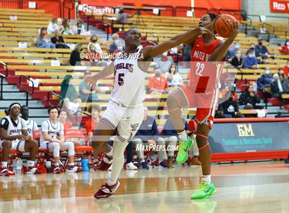 Thumbnail 2 in Capistrano Valley Christian vs. Mater Dei (Mater Dei Extravaganza) photogallery.