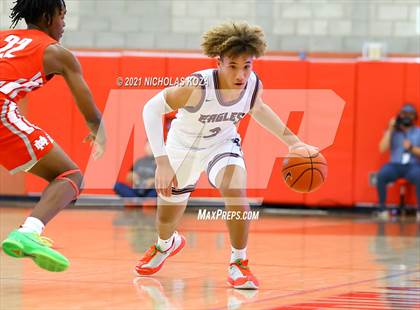 Thumbnail 3 in Capistrano Valley Christian vs. Mater Dei (Mater Dei Extravaganza) photogallery.