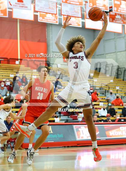 Thumbnail 2 in Capistrano Valley Christian vs. Mater Dei (Mater Dei Extravaganza) photogallery.