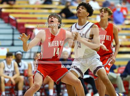 Thumbnail 1 in Capistrano Valley Christian vs. Mater Dei (Mater Dei Extravaganza) photogallery.