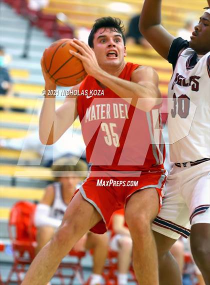 Thumbnail 2 in Capistrano Valley Christian vs. Mater Dei (Mater Dei Extravaganza) photogallery.