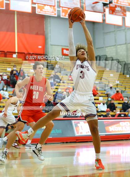 Thumbnail 3 in Capistrano Valley Christian vs. Mater Dei (Mater Dei Extravaganza) photogallery.