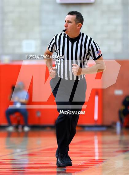 Thumbnail 1 in Capistrano Valley Christian vs. Mater Dei (Mater Dei Extravaganza) photogallery.