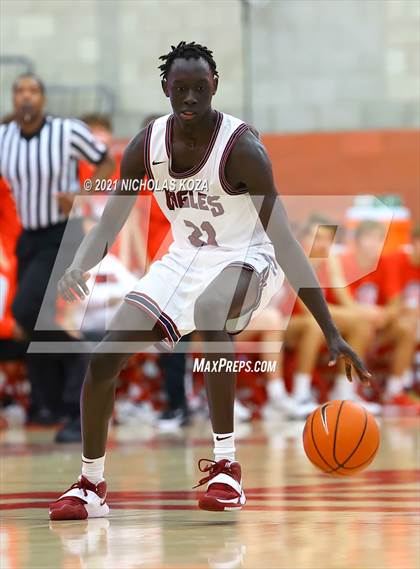 Thumbnail 1 in Capistrano Valley Christian vs. Mater Dei (Mater Dei Extravaganza) photogallery.