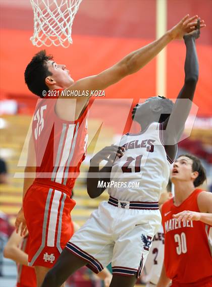 Thumbnail 1 in Capistrano Valley Christian vs. Mater Dei (Mater Dei Extravaganza) photogallery.