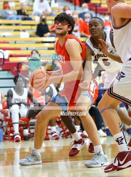 Thumbnail 2 in Capistrano Valley Christian vs. Mater Dei (Mater Dei Extravaganza) photogallery.