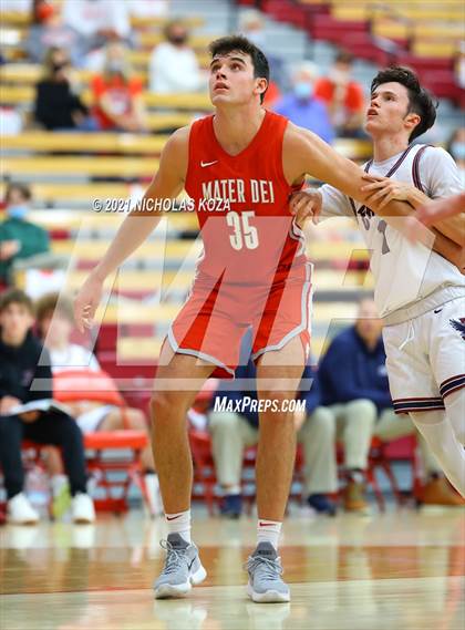 Thumbnail 1 in Capistrano Valley Christian vs. Mater Dei (Mater Dei Extravaganza) photogallery.