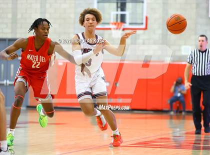 Thumbnail 1 in Capistrano Valley Christian vs. Mater Dei (Mater Dei Extravaganza) photogallery.