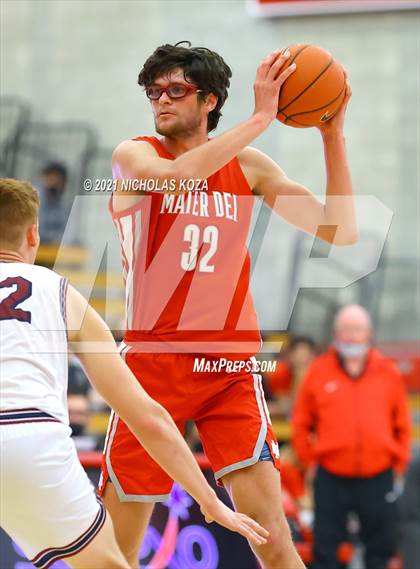 Thumbnail 2 in Capistrano Valley Christian vs. Mater Dei (Mater Dei Extravaganza) photogallery.